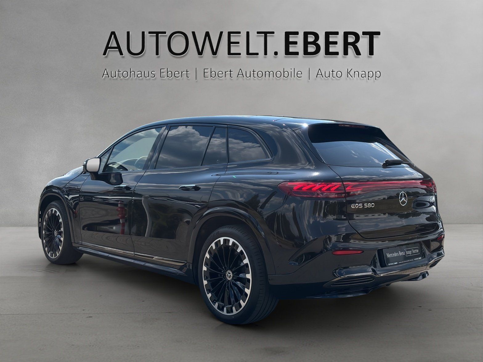 Fahrzeugabbildung Mercedes-Benz EQS 580 SUV AMG BusinessClass AHK FondTV Massage