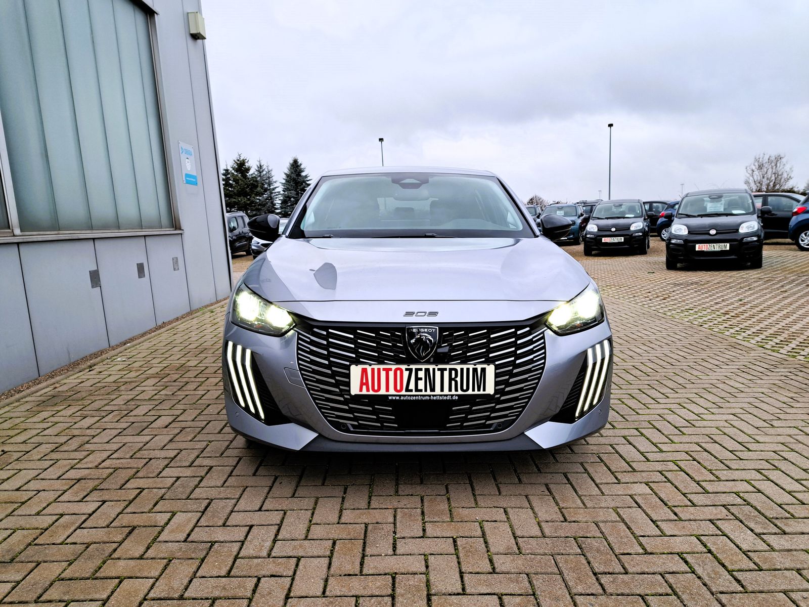 Fahrzeugabbildung Peugeot 208 Allure 1.2 Hybrid AUTOMATIK NAVI SITZHEIZUNG