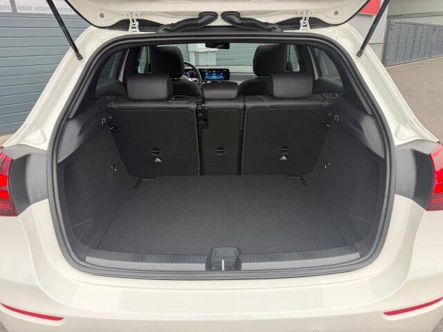 Mercedes-Benz A 180 Progressive LED Distronic Panorama 360°...