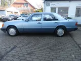 Mercedes-Benz 220E Limo, Automatik, guter Zustand - Mercedes-Benz 220 mit Benzin-Antrieb: Automatik