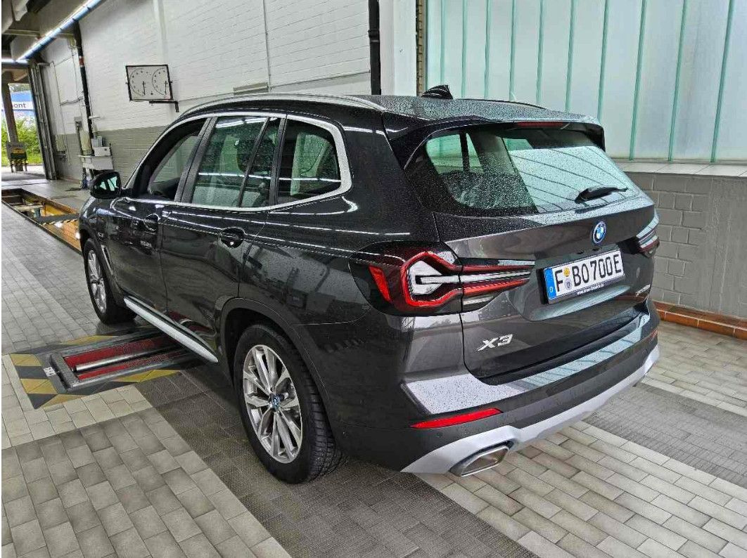 Fahrzeugabbildung BMW X3 xDr. 30e LED+/NAVI+/VIRTU/HIFI/SHZ/RFK/AHK/8F