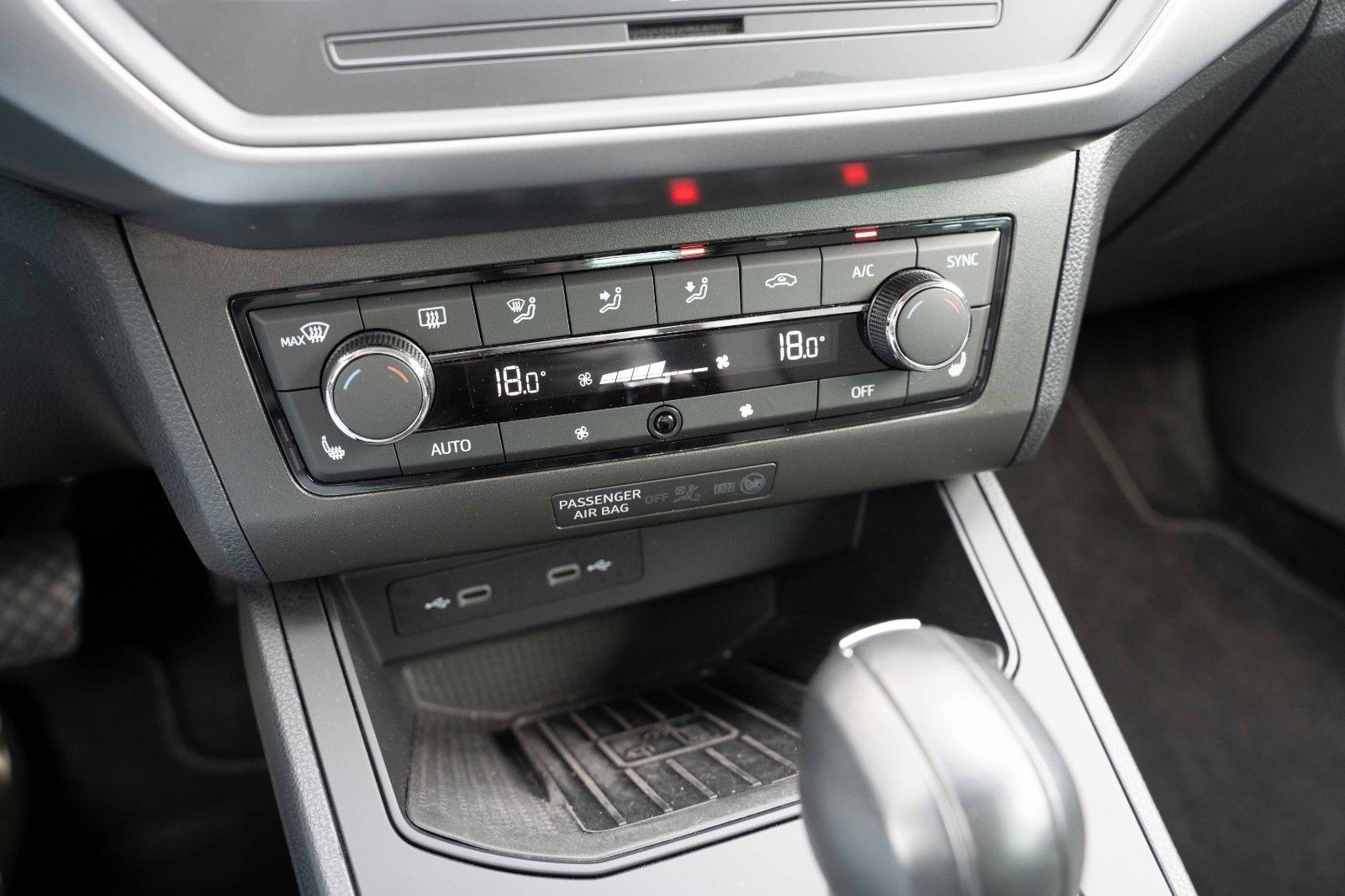 Fahrzeugabbildung SEAT IBIZA STYLE BEATS 1.0TSI DSG LED KAM VIRTC BLACK