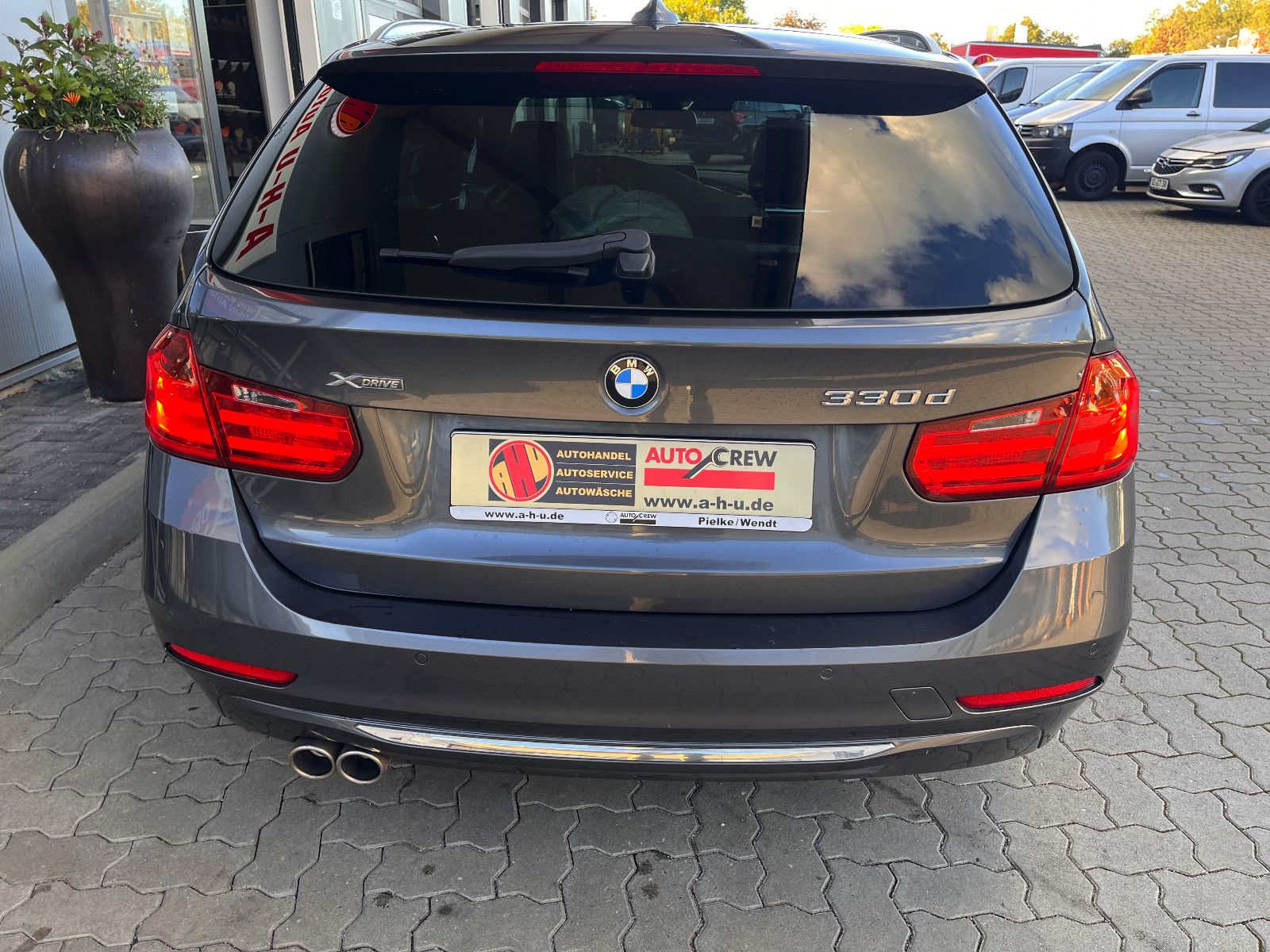 Fahrzeugabbildung BMW 330 Touring 330 d xDrive Automatik/ Panorama