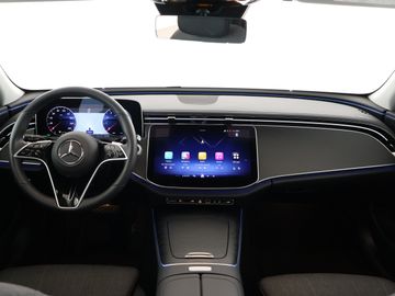 Mercedes E 200 - 12