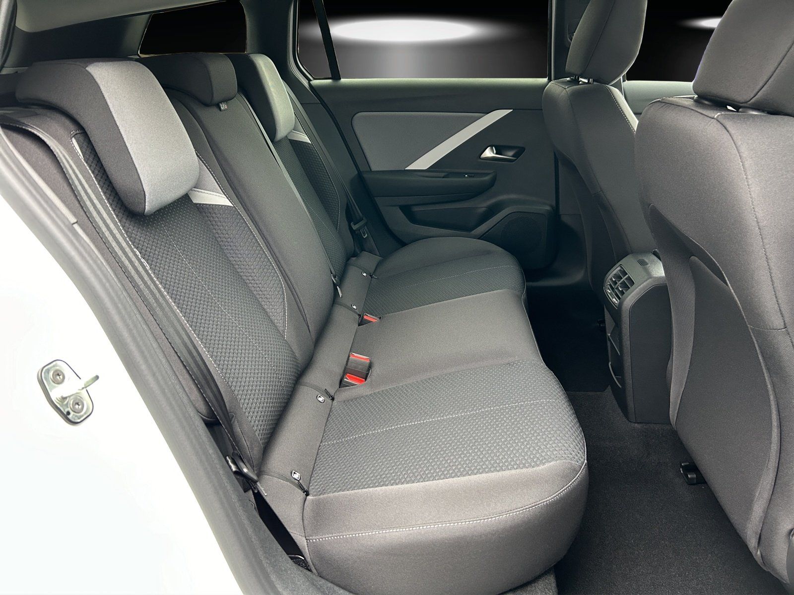 Fahrzeugabbildung Opel Astra L 1.2 Turbo Enjoy LED/KAMERA/SHZ/ACC/NAVI/