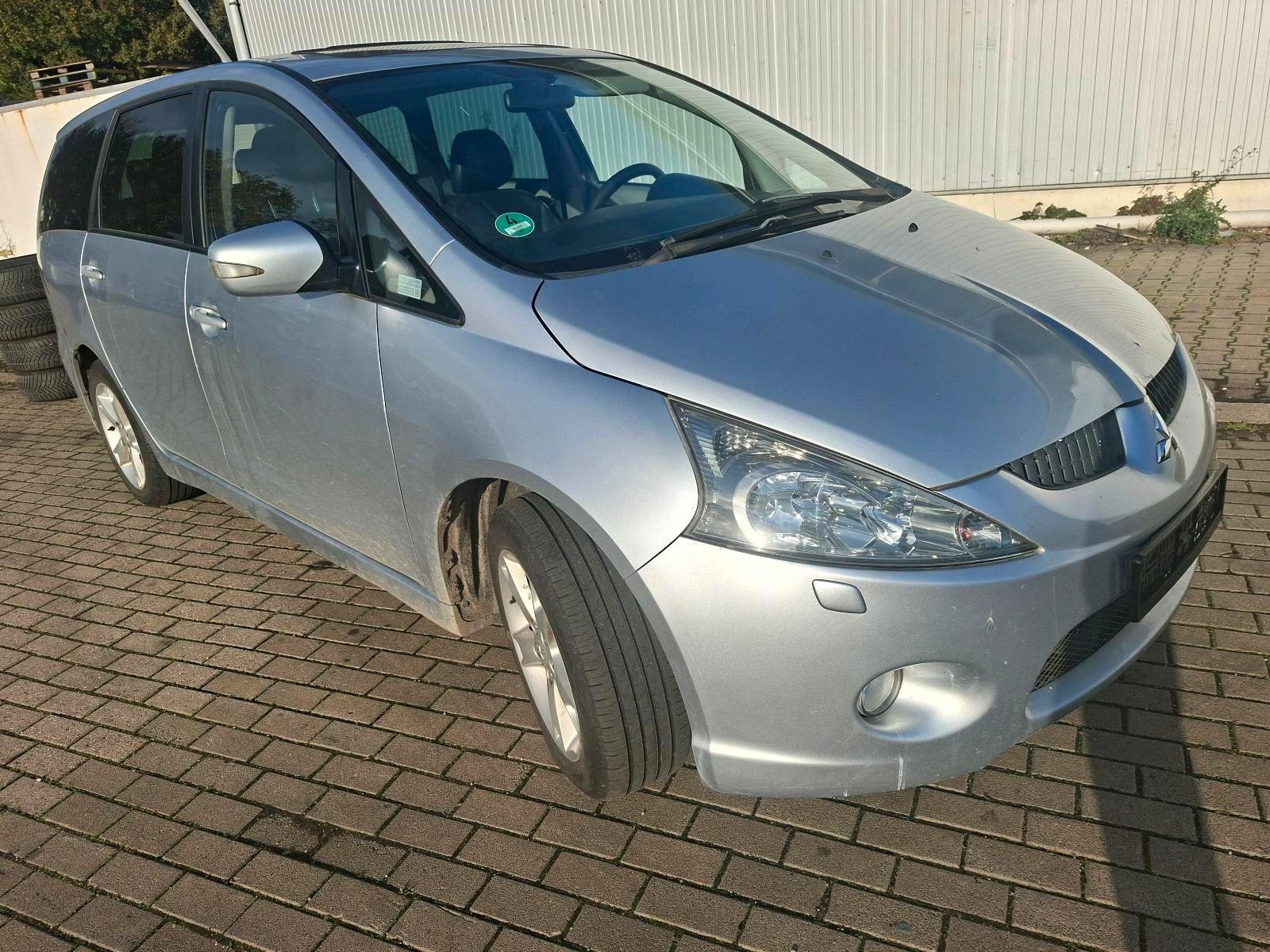 Mitsubishi Grandis 2009 — rear view