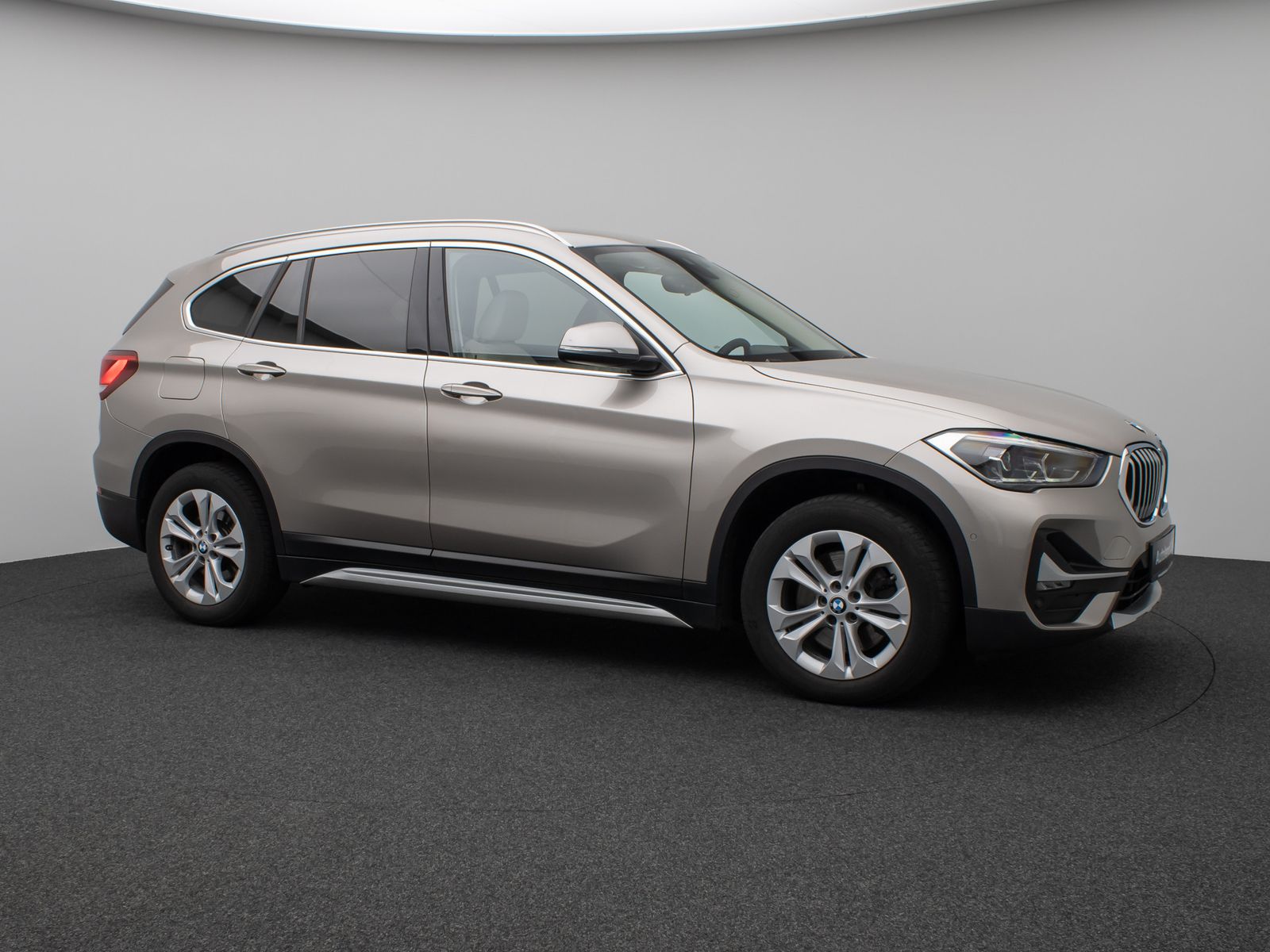 Fahrzeugabbildung BMW X1 xD25d xLine H/K DAB Parkassis AHK Alarm Sport
