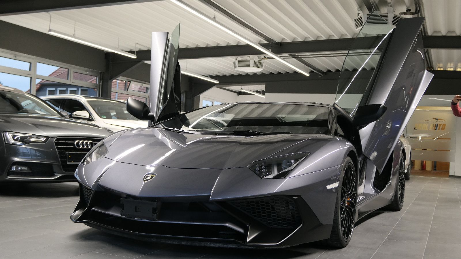 LAMBORGHINI Aventador