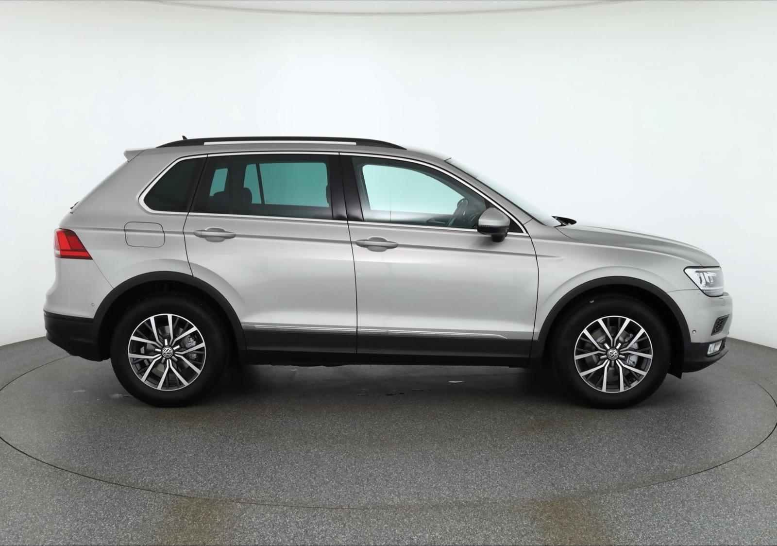 Volkswagen Tiguan 1.4 TSI Comfortline LED AHK Kamera ACC