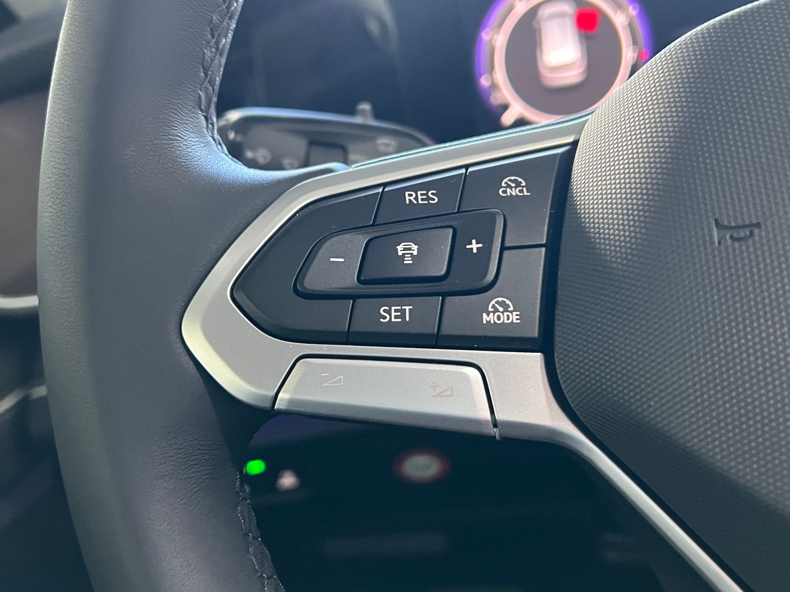 Fahrzeugabbildung Volkswagen Tayron Elegance 1.5 eTSI DSG *AHK, LED, 7-Sitze,
