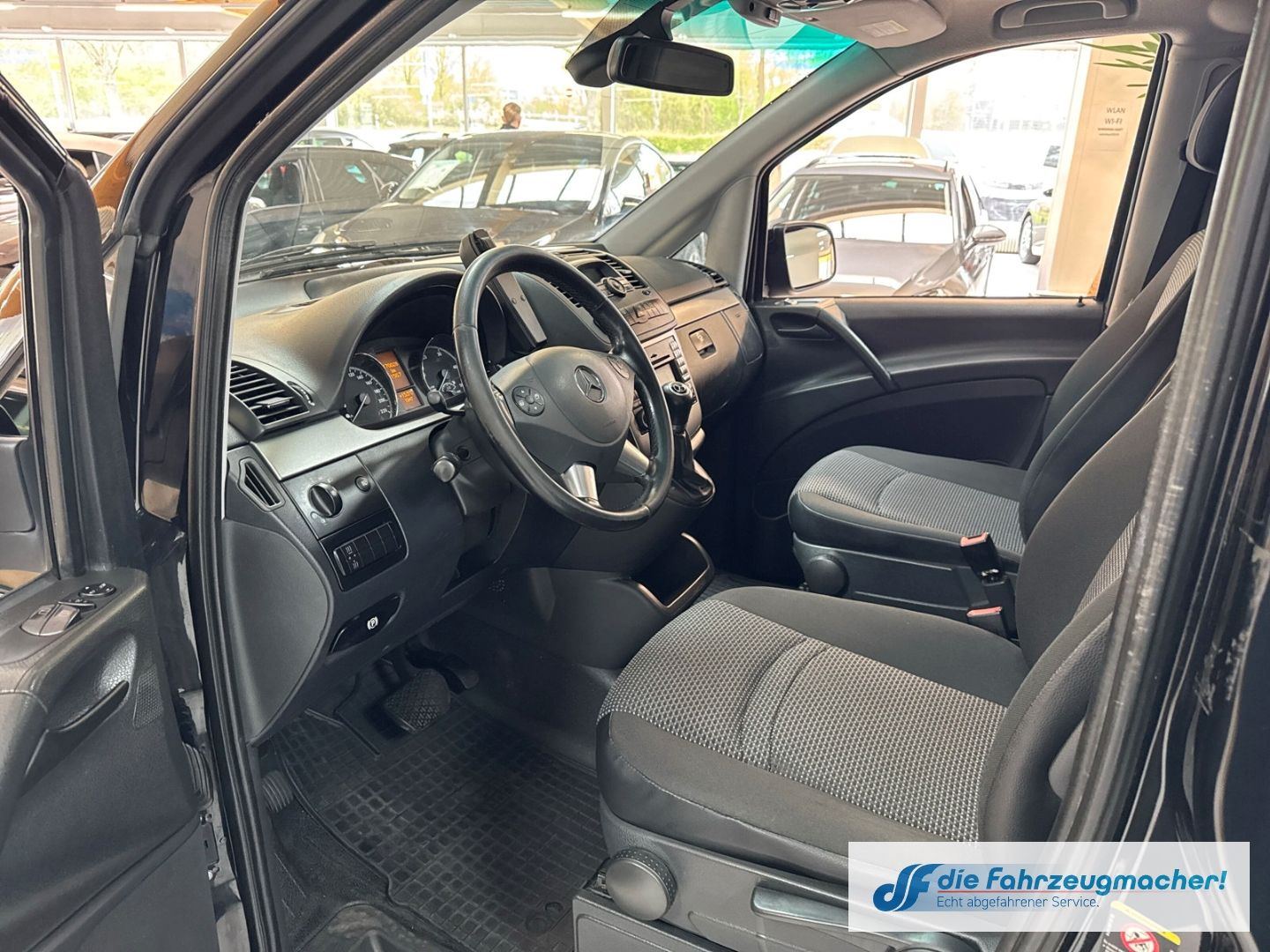 Fahrzeugabbildung Mercedes-Benz Vito Kasten 122 CDI 3,0 V6 lang Luftfe. BI.XENON