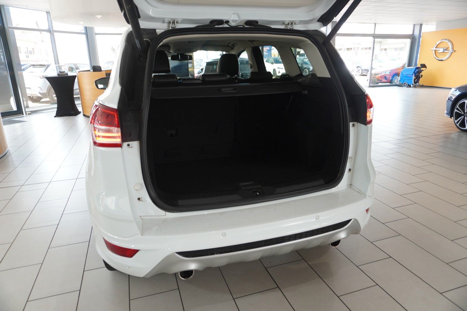 Fahrzeugabbildung Ford Kuga 2.0D INDIVIDUAL 4X4 NAVI/LED/KAMERA/SPORT