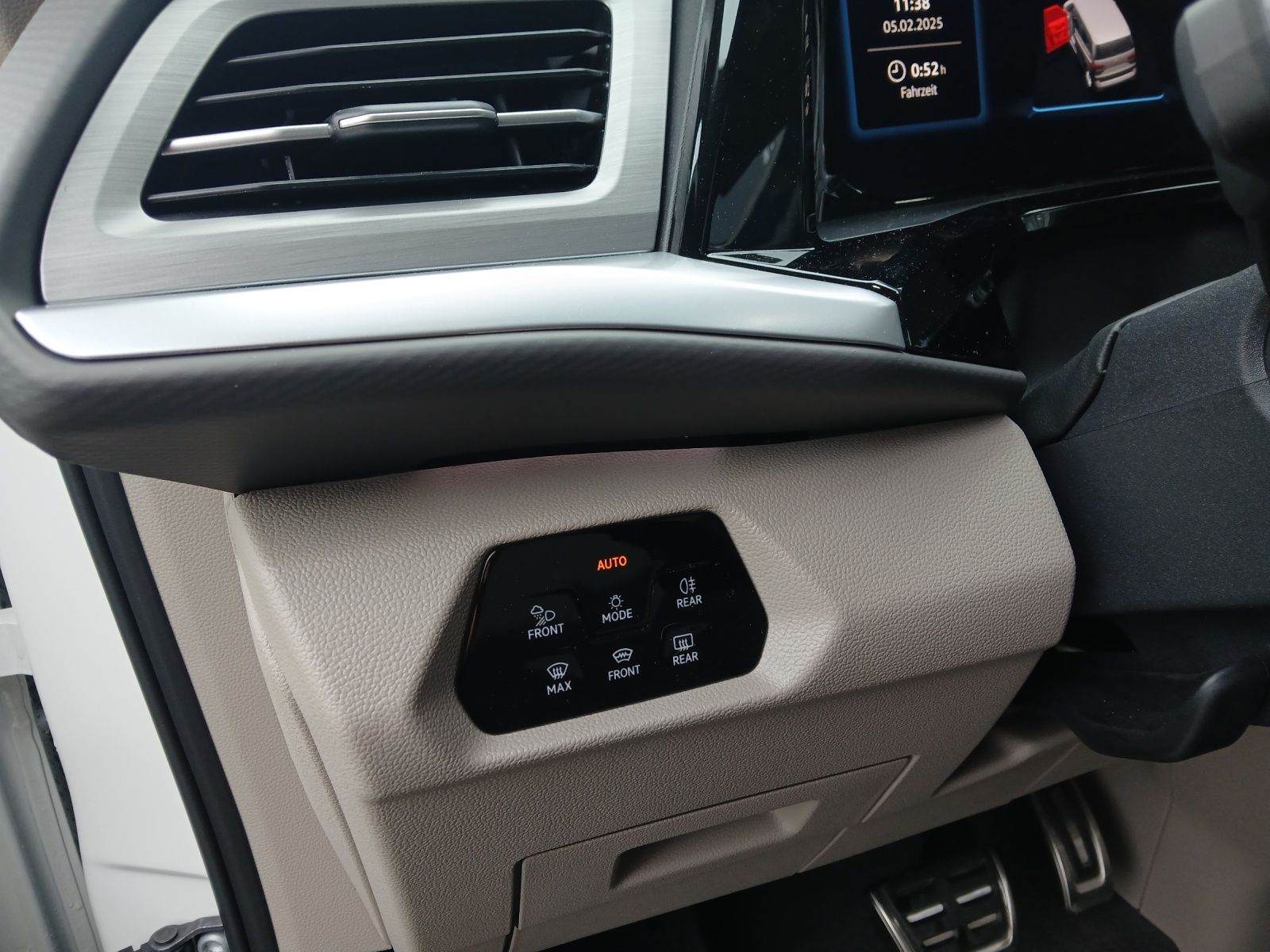 Fahrzeugabbildung Volkswagen T7 Multivan TSI LR Style ACC AHK LED RFK PARK AS