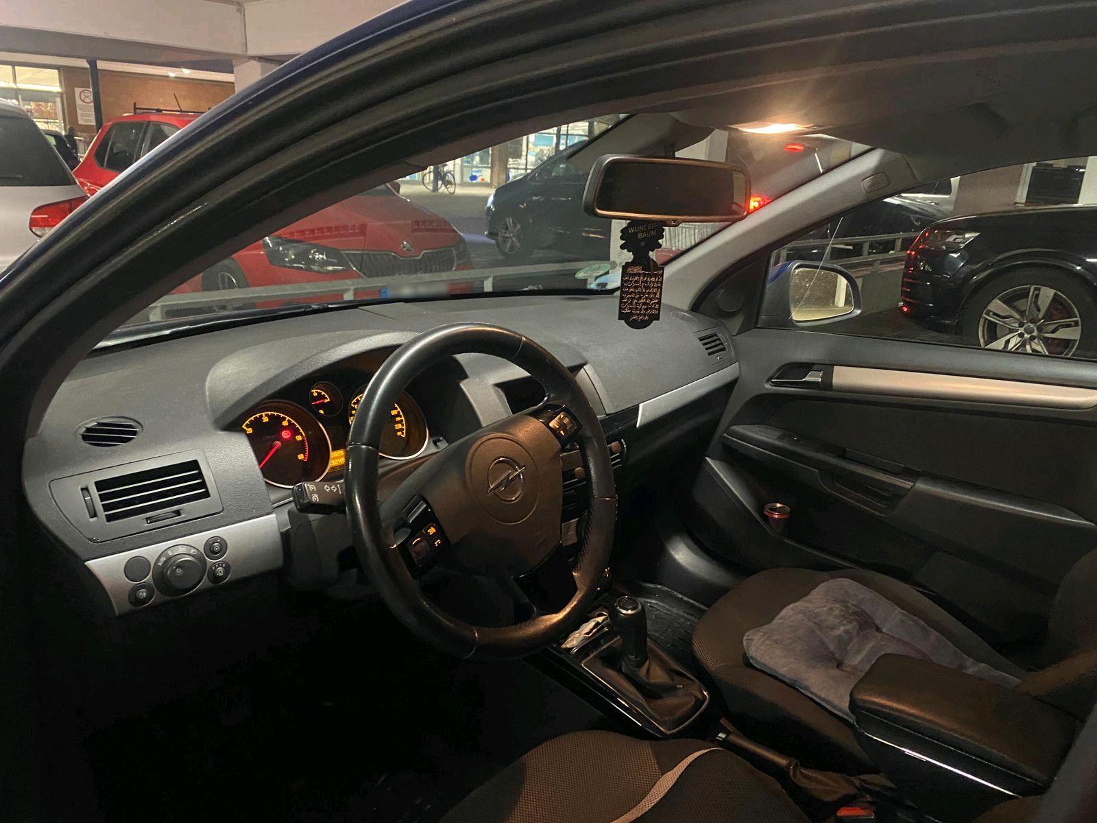 Opel Astra 2010 — photo 5