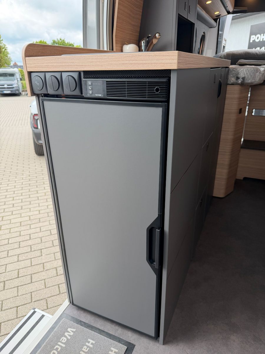 Fahrzeugabbildung Malibu Van first class - two rooms GT skyview 640 LE RB