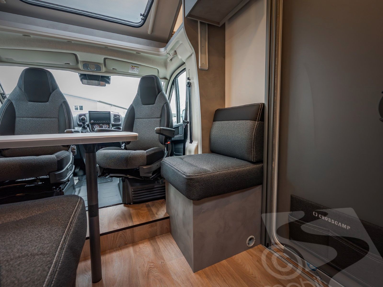 Fahrzeugabbildung Crosscamp EXPDN 7.4 E Peugeot Automatik
