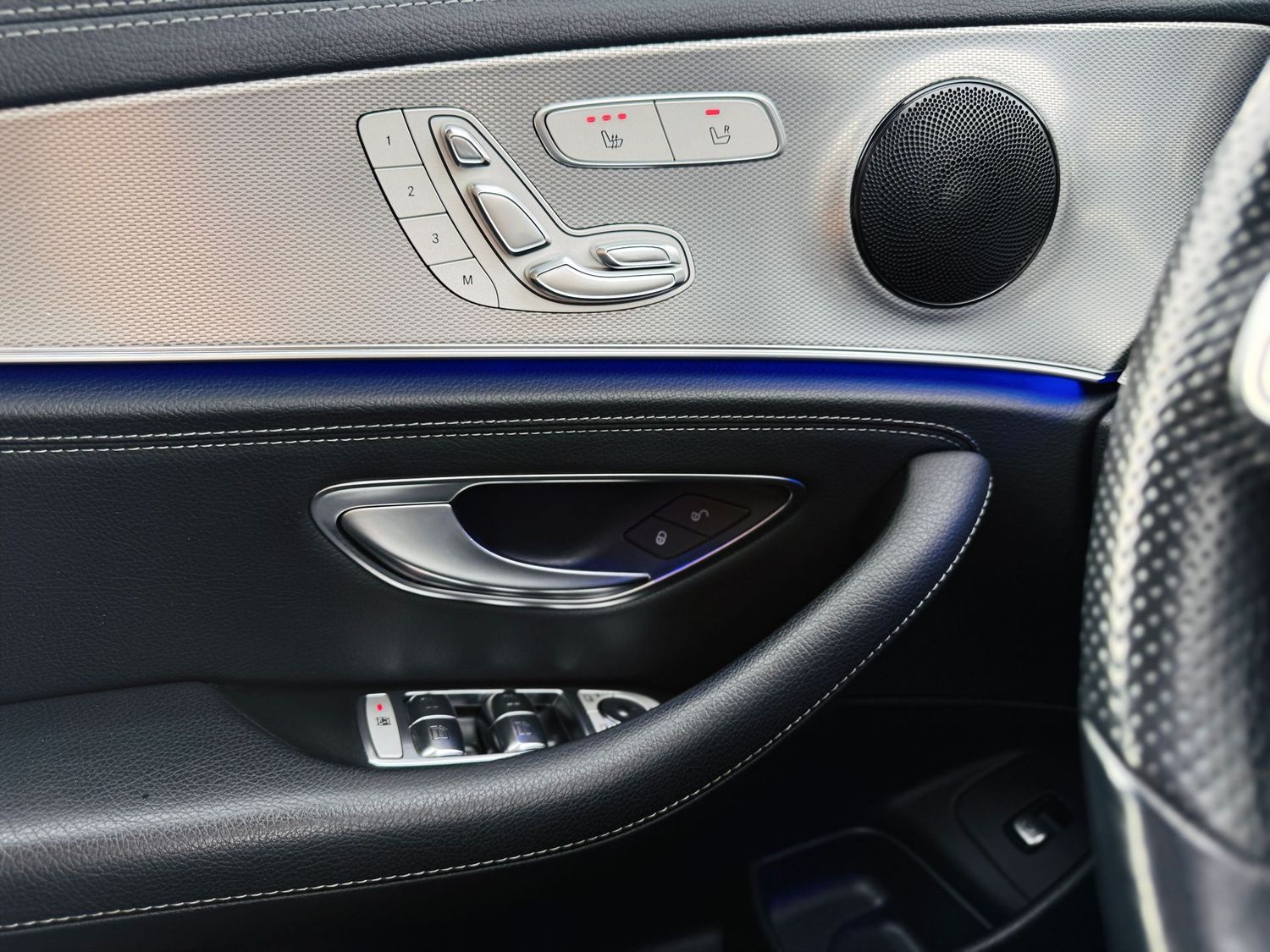 Fahrzeugabbildung Mercedes-Benz E 200 AMG, Multibeam, Memory, 360°, Comand, PTS,