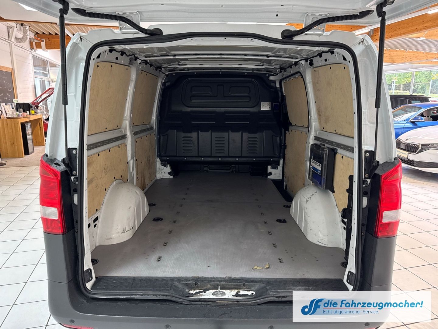 Fahrzeugabbildung Mercedes-Benz Vito Kasten 116 CDI 4x4 lang AHK Navi DAB *EXPOR