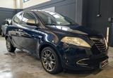 Lancia Ypsilon 0.9 TwinAir 85 CV 5 porte S&S Pla - blaue Lancia Ypsilon