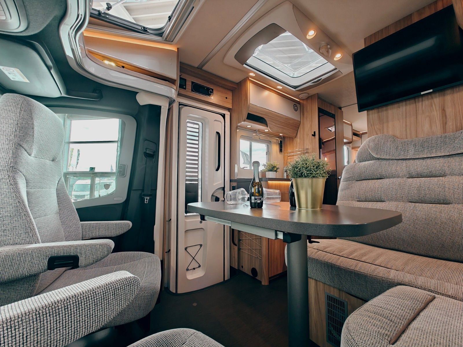 Fahrzeugabbildung HYMER / ERIBA / HYMERCAR ML - T 580 4x4 RSX - DRAUZZEN®