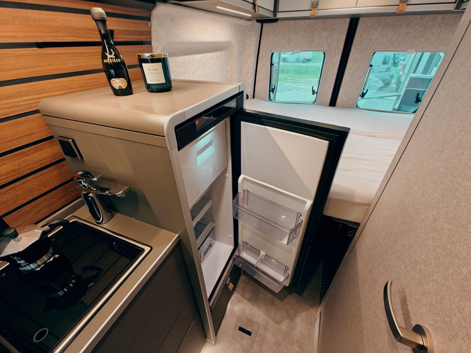Fahrzeugabbildung HYMER / ERIBA / HYMERCAR GRAND CANYON S MB 600 4x4² RSX - TRIPLE CARBON