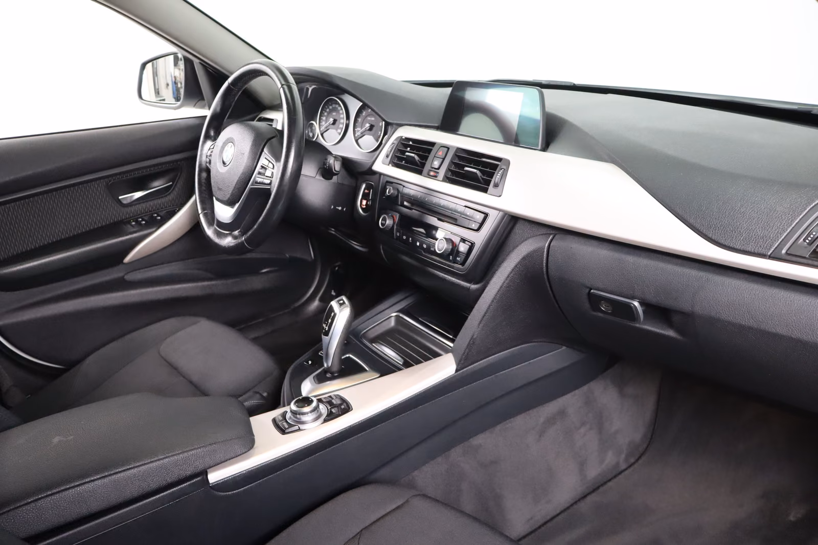 BMW 320 i Touring xDrive * Bi- Xenon * Navi
