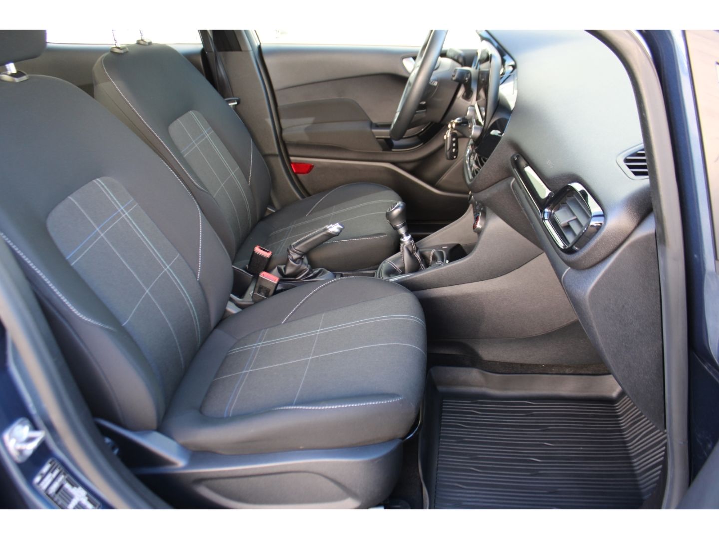 Fahrzeugabbildung Ford Fiesta Cool & Connect AppLink GRA PDC Winter-P.