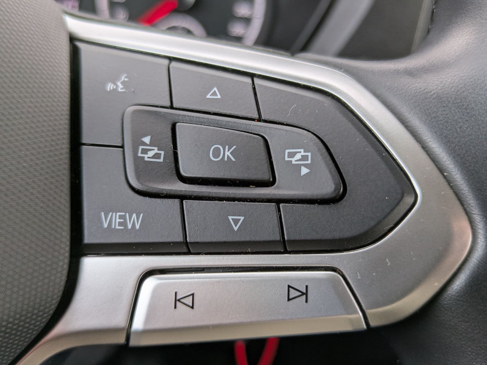 Fahrzeugabbildung Volkswagen Caddy Maxi 2.0 TDI 4M 7-SITZER*AHK*APP*KAMERA