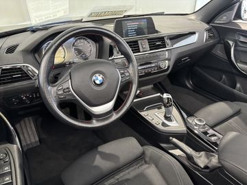 Fotografie 10 des BMW 218 218i Cabrio AT Sport Line