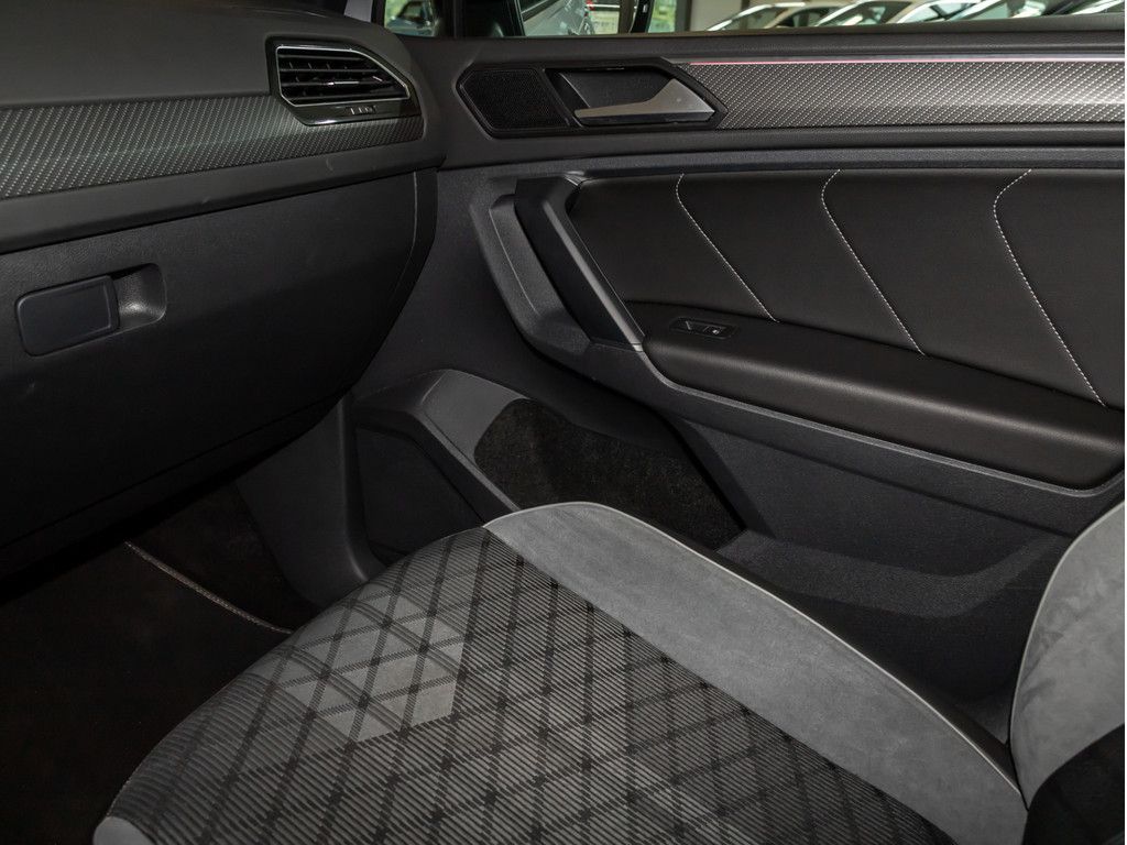 Volkswagen Tiguan Hybrid R-Line PANO MATRIX AHK HUD PANO foto 25