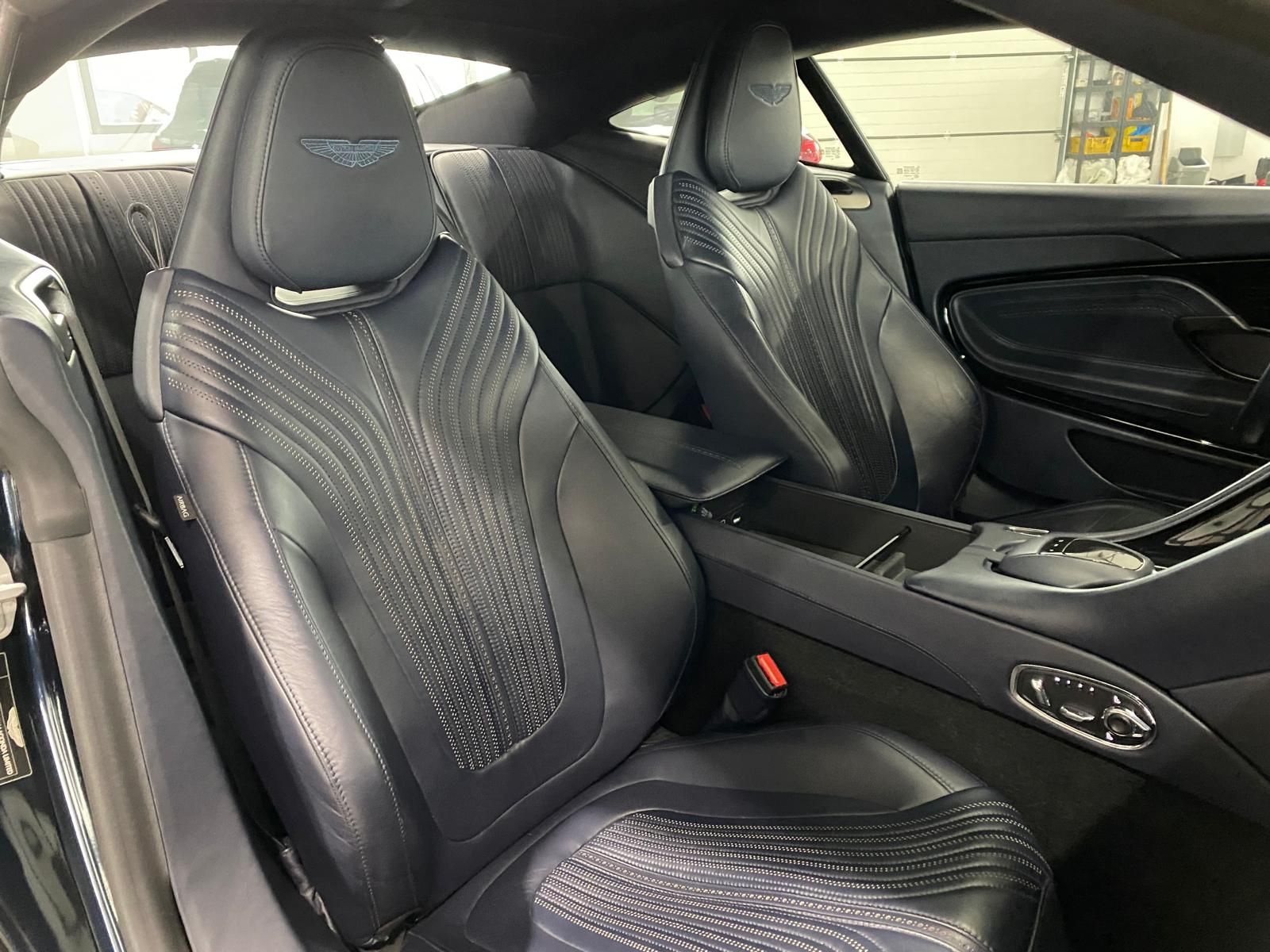 Fahrzeugabbildung Aston Martin DB11 V12 Coupe Launch Edition