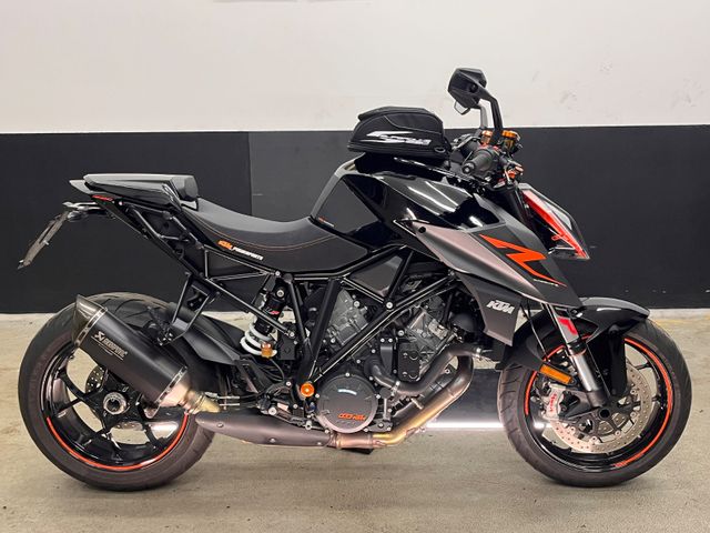 KTM 1290 SuperDuke R *ERST 3343 km* POWERPARTS*AKRA