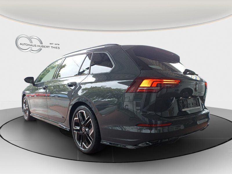 Fahrzeugabbildung Volkswagen Golf Var. VIII  1.5 eTSI DSG R-Line