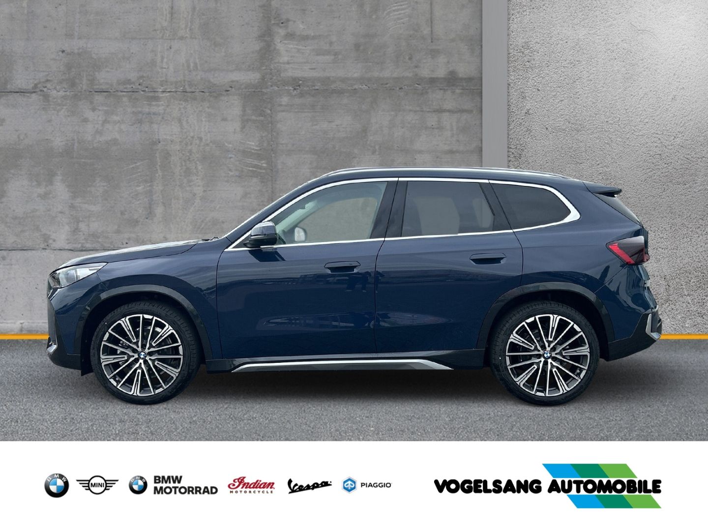 Fahrzeugabbildung BMW iX1 xDrive 30e xLine Park-Assistent HUD AD AHK-k