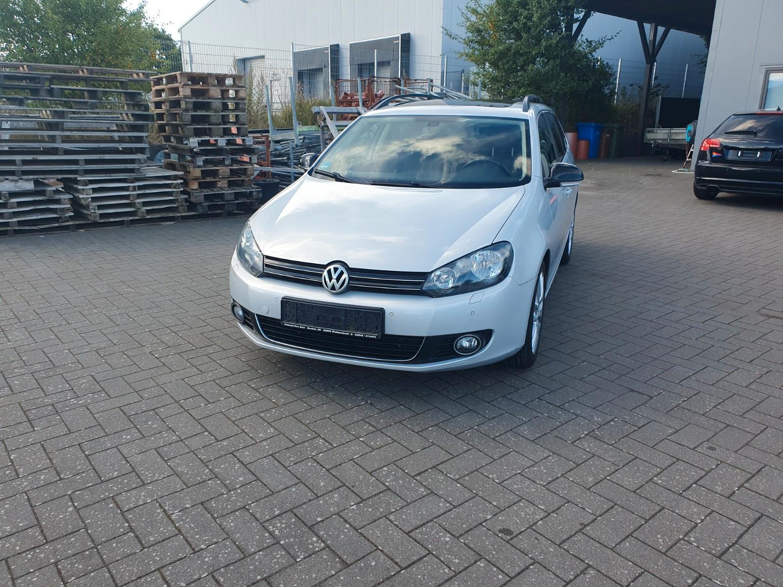 Volkswagen Golf 2012 — rear view