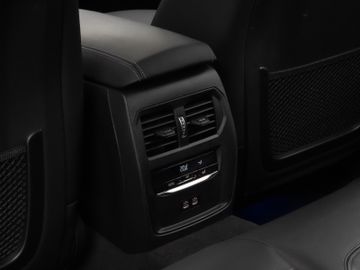 Fahrzeugabbildung BMW 320d xD Sport Line Kamera Laser HiFi AHK Komfort