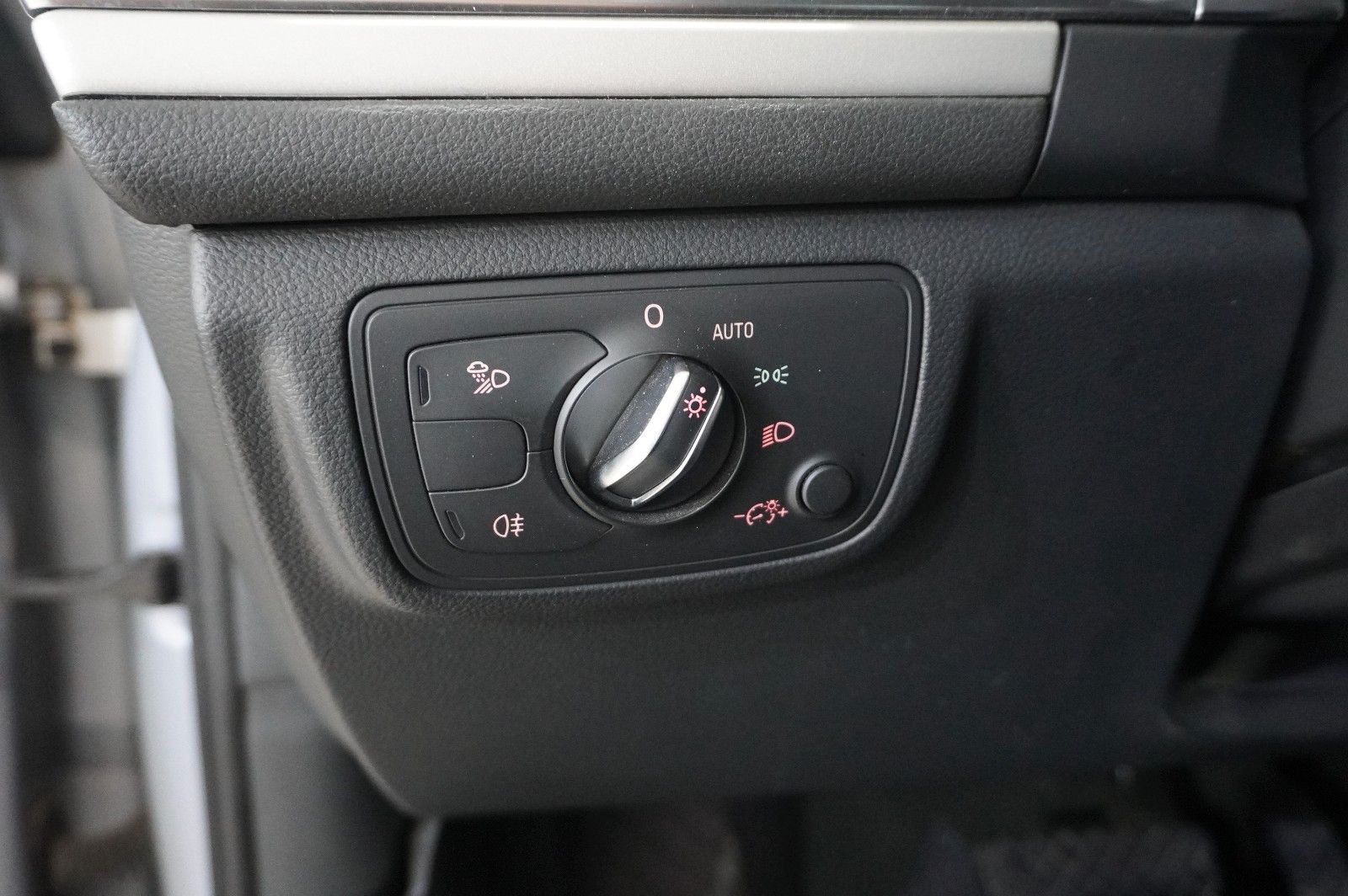 Fahrzeugabbildung Audi A6 Avant 2.0 TFSI QUATTRO NAVI/LED/KAMERA/SH/TÜV