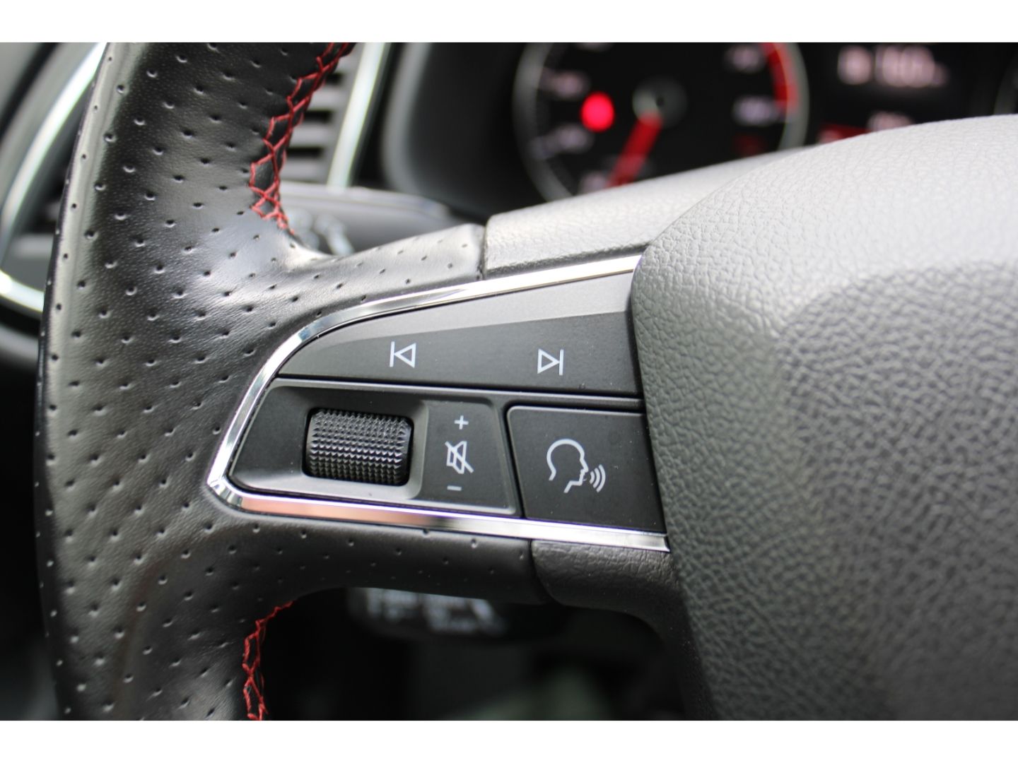 Fahrzeugabbildung SEAT Leon 1.5 TSI ST FR ACC LED Navi DAB PDC RFK AHK