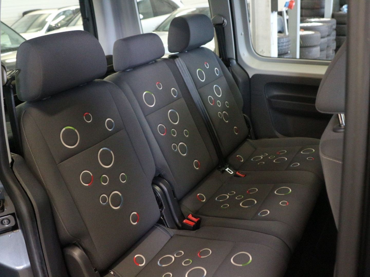 Fahrzeugabbildung Volkswagen Caddy TSI Roncalli 5-Sitzer AHK Klima PDC