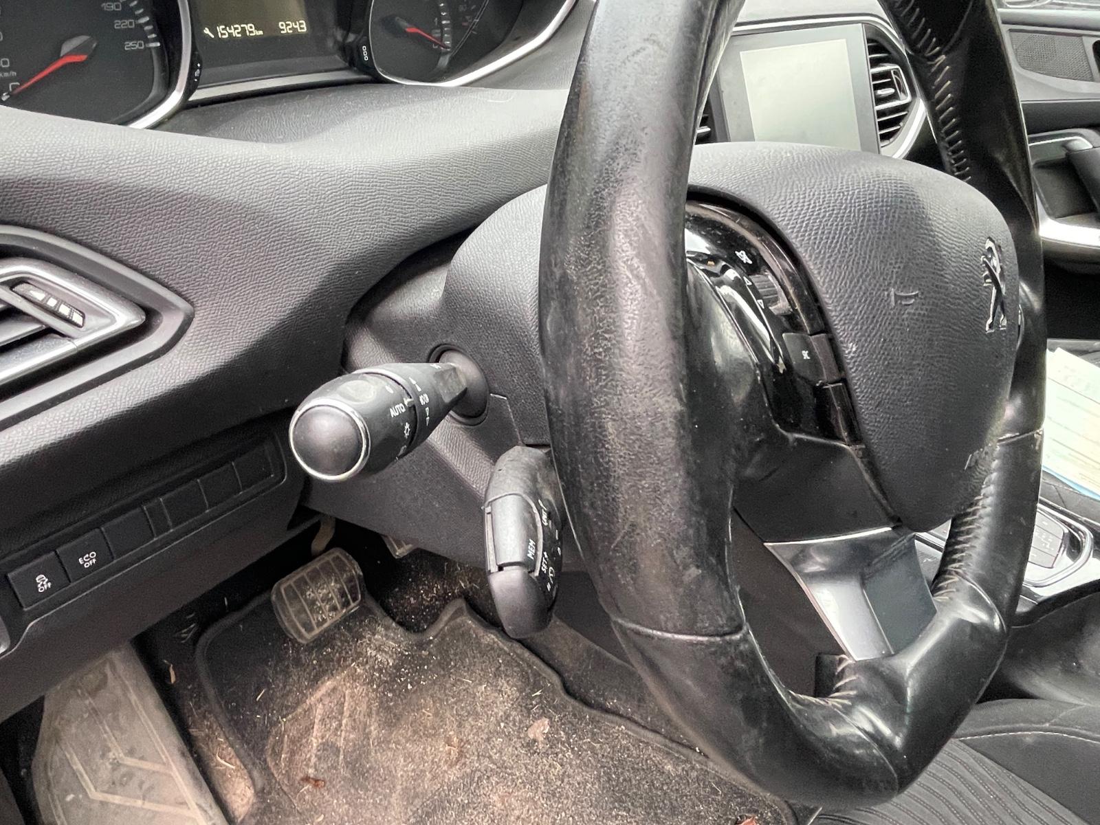 Peugeot 308 2015 — photo 22
