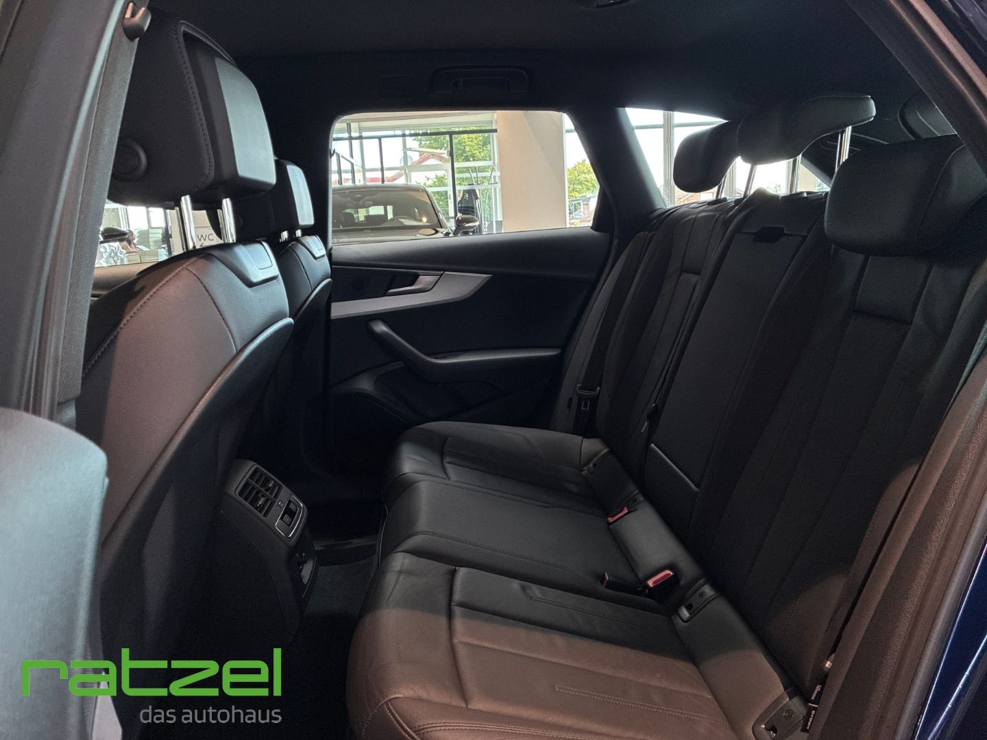 Fahrzeugabbildung Audi A4 Avant 40 2.0 TDI quattro advanced AHK+Navi Me