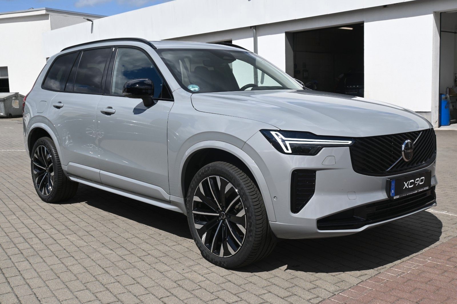 Fahrzeugabbildung Volvo XC90 T8 AWD Plus Dark*PANO*360°*HuD*H&K*ACC