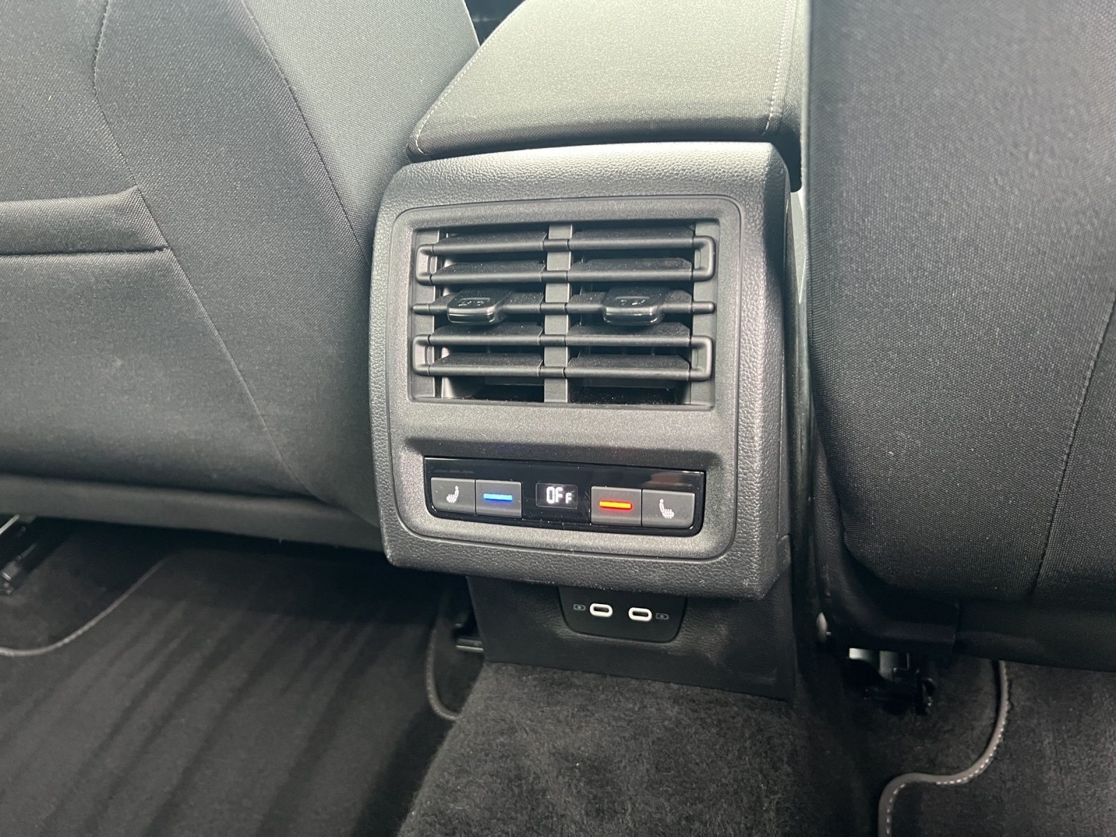 Golf VIII 1.0 eTSI DSG Navi*ACC*Standhzg.*LED