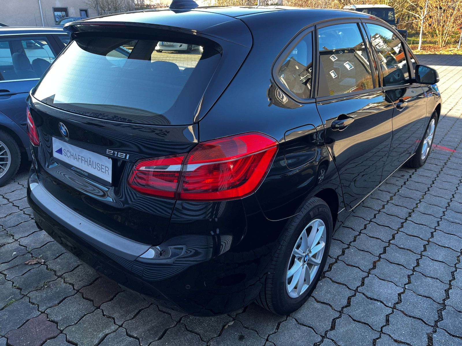 Fahrzeugabbildung BMW 218i Active Tourer PDC SHZ LM UVM