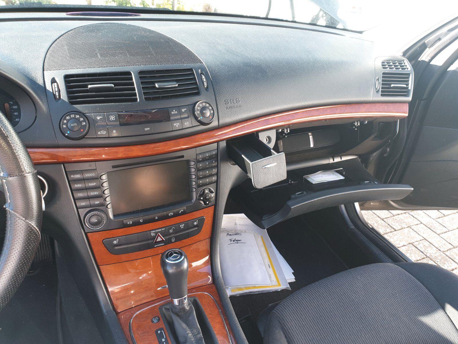 Mercedes-Benz E220 2008 — photo 10