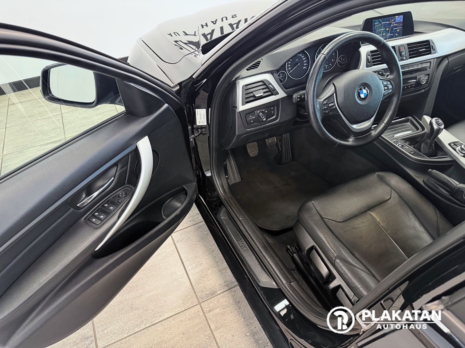 Fahrzeugabbildung BMW 318d Touring Leder Navi Bi-Xenon