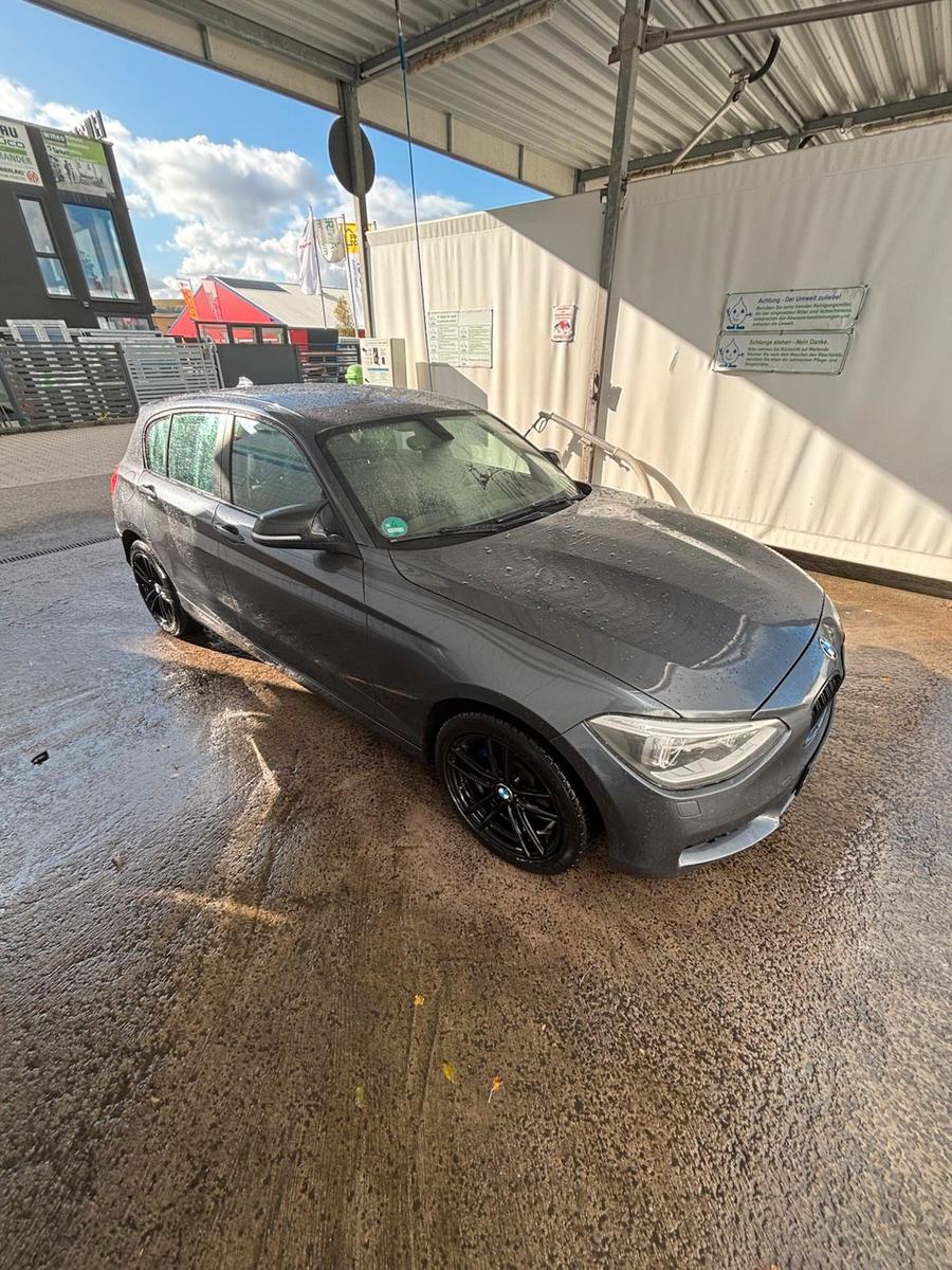 BMW 118 2014 — салон