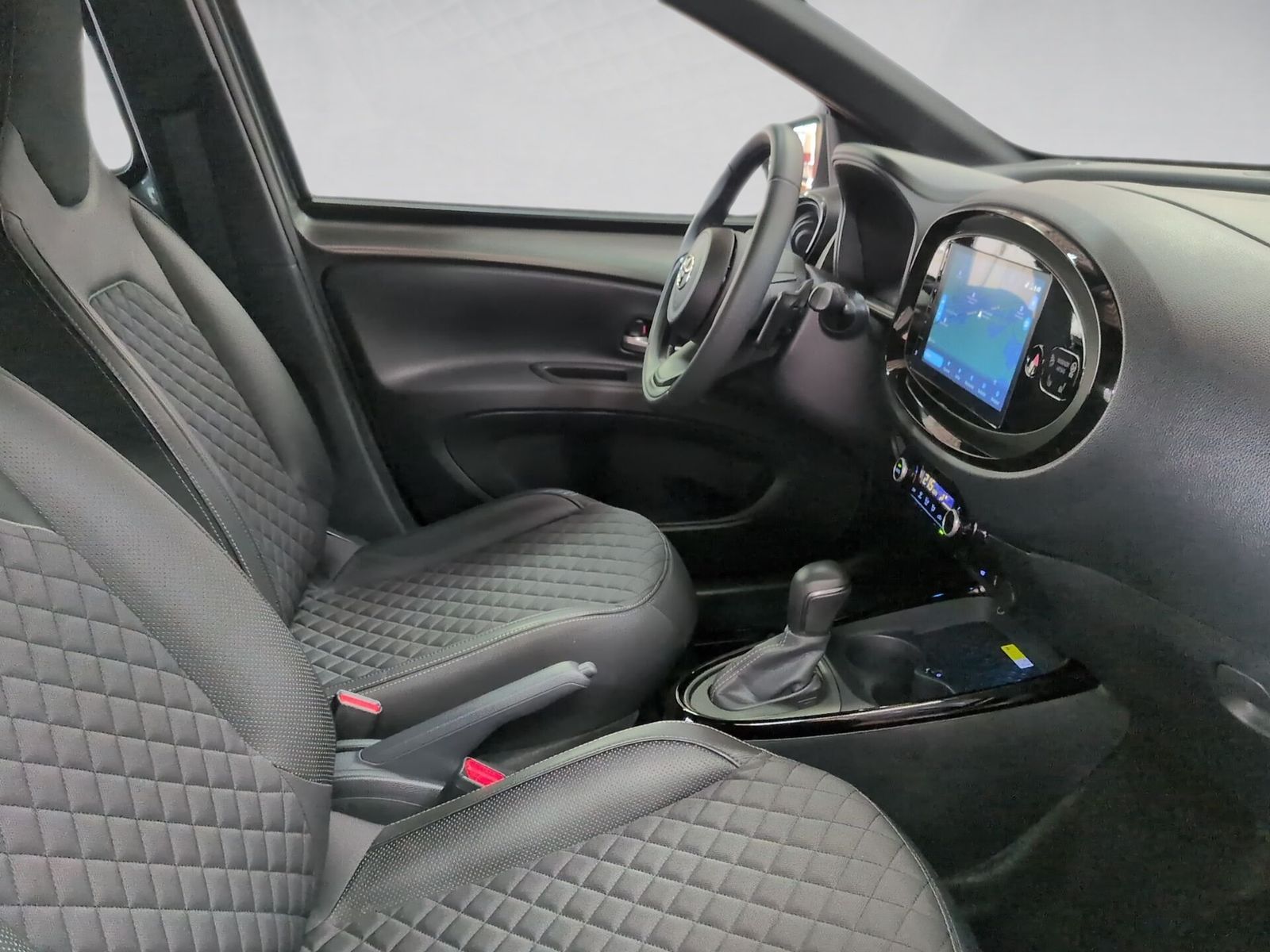 Fahrzeugabbildung Toyota Aygo X 1.0 Explore CVT AUT. KlimaA,LED,Navi,SHZ