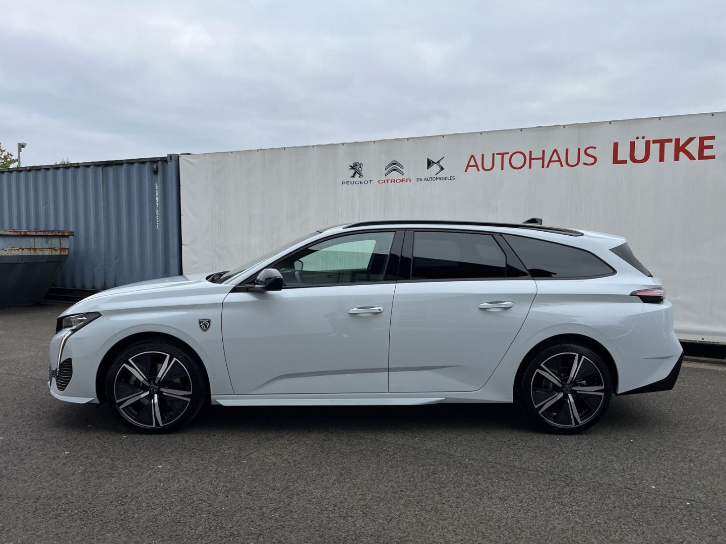 Fahrzeugabbildung Peugeot 308 1.2 SW GT PureTech 130 EAT8 Panorama Navi