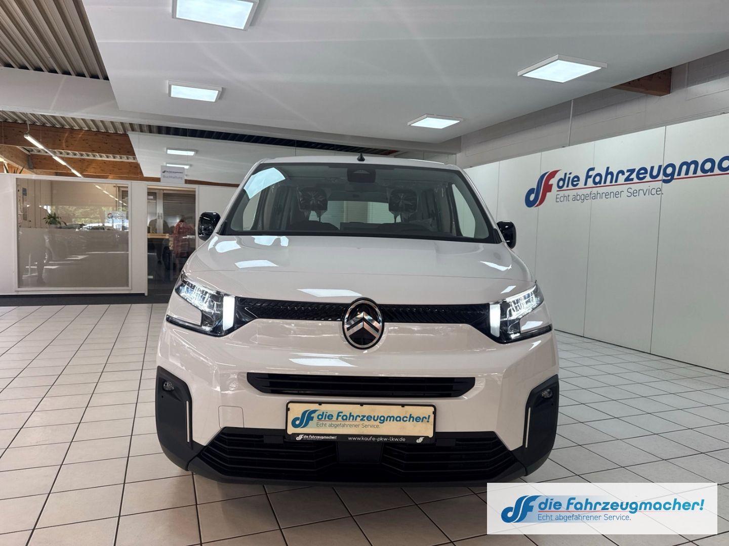 Fahrzeugabbildung Citroën Berlingo XL Digitales Cockpit LED Apple CarPlay